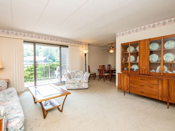 3 Ledgewood Way 6, Peabody MA 01960