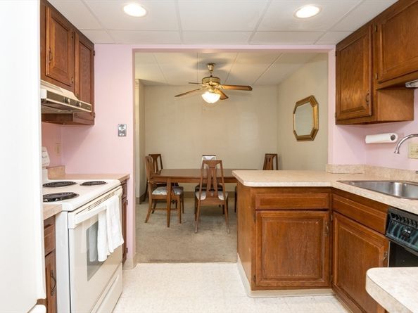 3 Ledgewood Way 6, Peabody MA 01960
