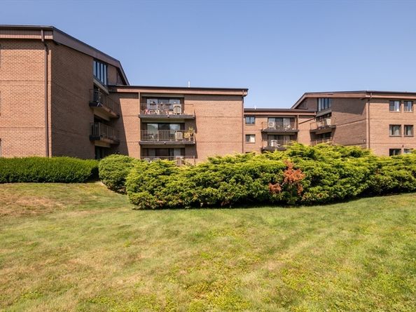 3 Ledgewood Way 6, Peabody MA 01960