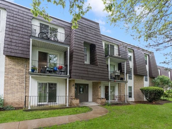 18 Shadowbrook Lane 40, Milford MA 01757
