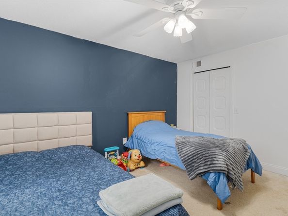 18 Shadowbrook Lane 40, Milford MA 01757
