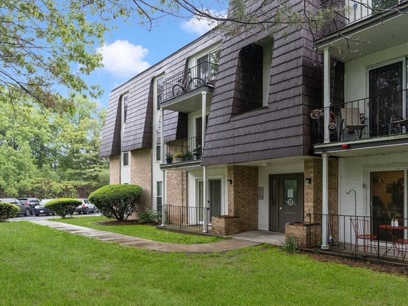 18 Shadowbrook Lane 40, Milford MA 01757