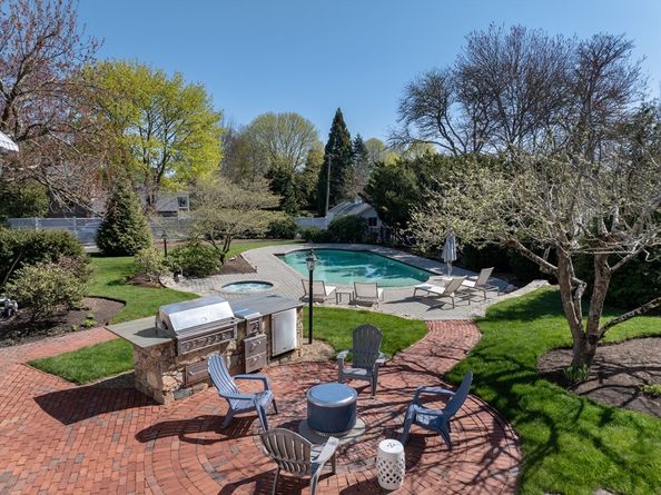 35 North St, Mattapoisett MA 02739