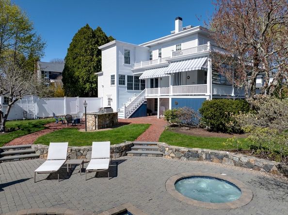 35 North St, Mattapoisett MA 02739