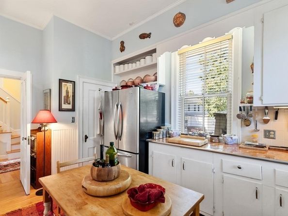 41 Dearborn St, Salem MA 01970