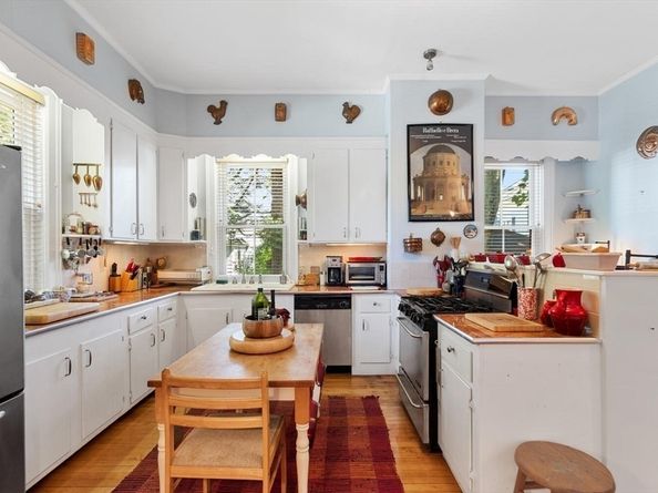 41 Dearborn St, Salem MA 01970