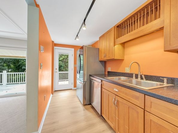 18 Cherry St, Gloucester MA 01930