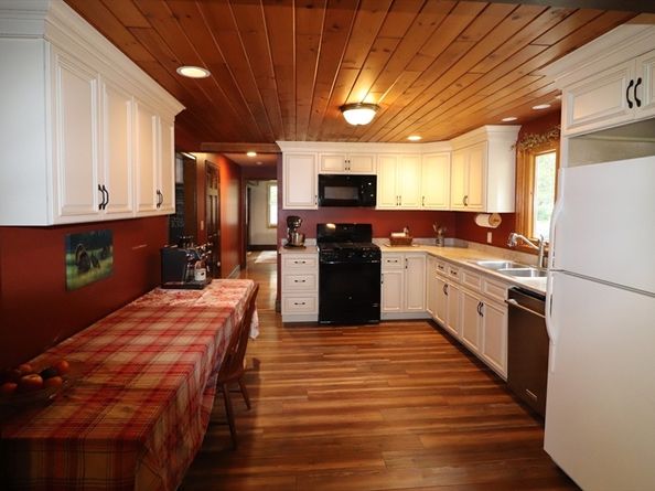 21 Bennett Rd, Rochester MA 02770