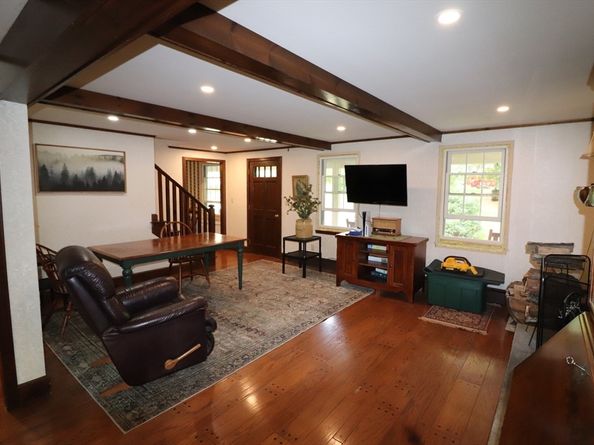 21 Bennett Rd, Rochester MA 02770