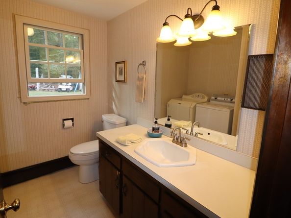 21 Bennett Rd, Rochester MA 02770