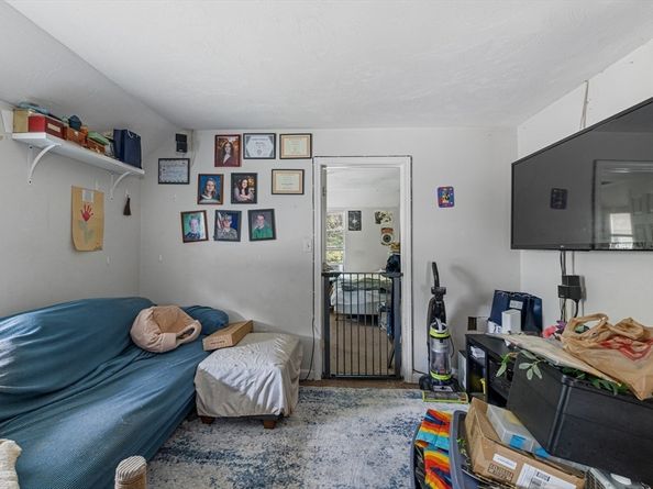 83 W Grove St, Middleboro MA 02346