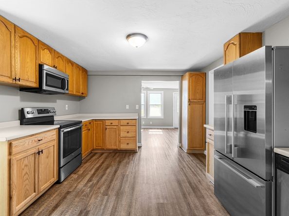 83 W Grove St, Middleboro MA 02346