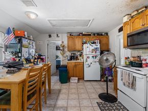 83 W Grove St, Middleboro MA 02346