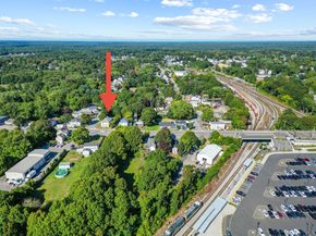 83 W Grove St, Middleboro MA 02346