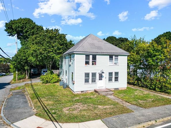 83 W Grove St, Middleboro MA 02346