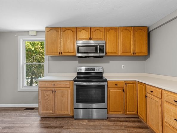83 W Grove St, Middleboro MA 02346