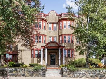 569 Franklin St