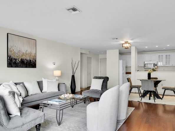 183 Oak Street 205C, Newton MA 02464