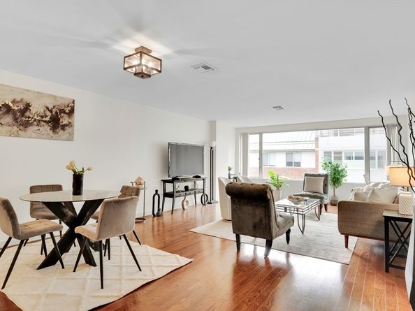 183 Oak Street 205C, Newton MA 02464
