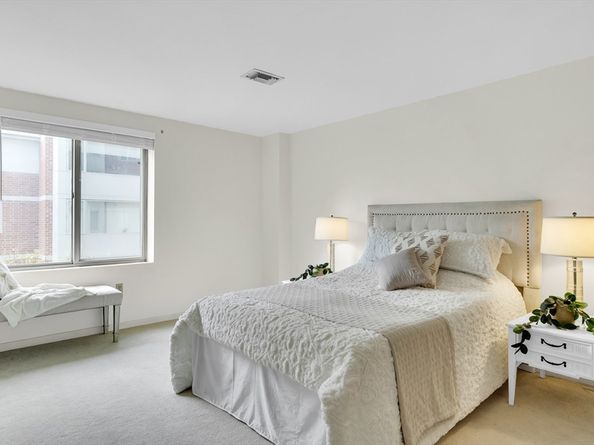 183 Oak Street 205C, Newton MA 02464