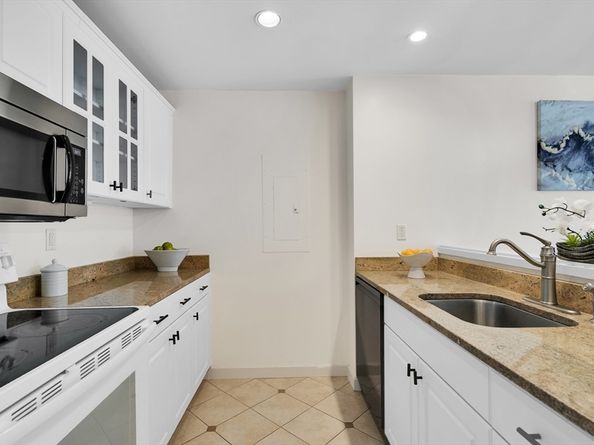183 Oak Street 205C, Newton MA 02464