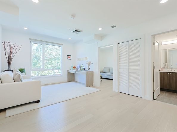 368 Pleasant St 204, Malden MA 02148