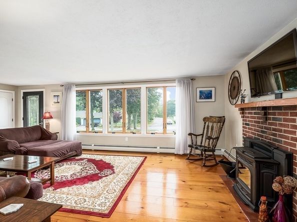 60 Lakemans Ln, Ipswich MA 01938