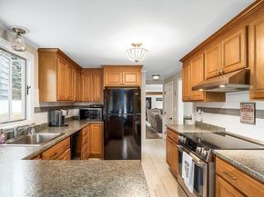 60 Lakemans Ln, Ipswich MA 01938
