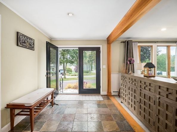 60 Lakemans Ln, Ipswich MA 01938