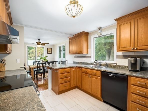 60 Lakemans Ln, Ipswich MA 01938