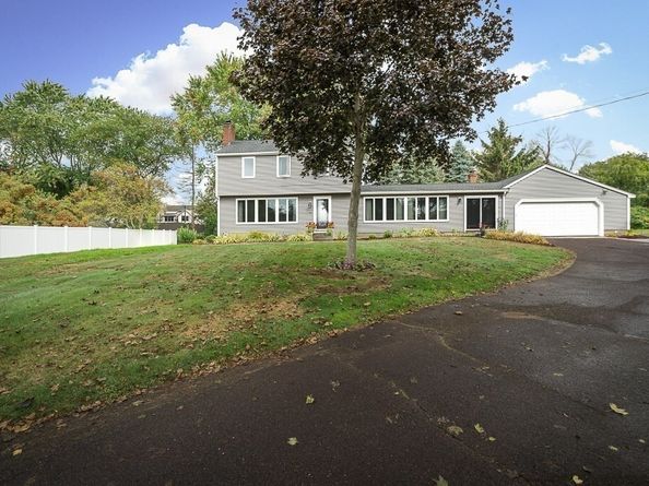 60 Lakemans Ln, Ipswich MA 01938