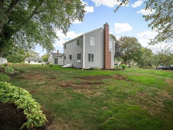 60 Lakemans Ln, Ipswich MA 01938