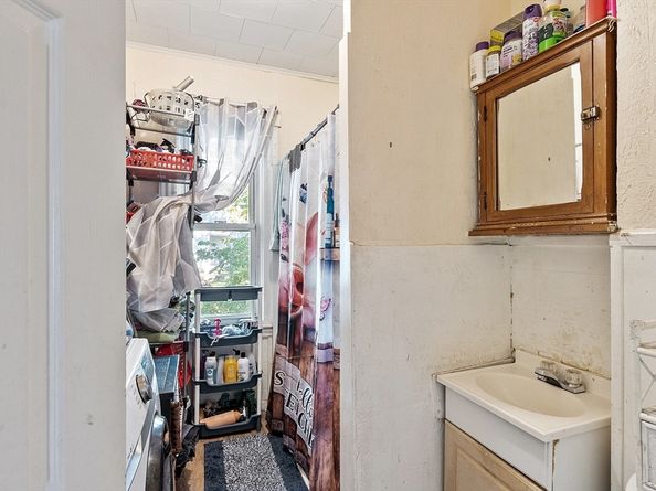 33-35 Omena Pl, Fitchburg MA 01420