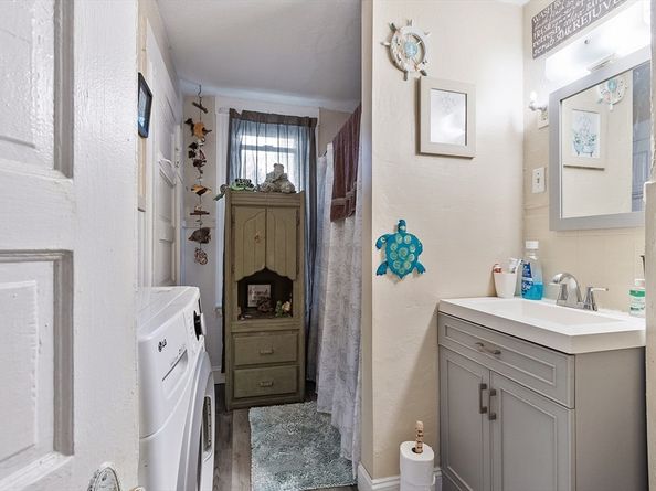 33-35 Omena Pl, Fitchburg MA 01420
