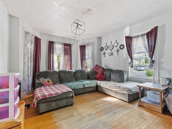 33-35 Omena Pl, Fitchburg MA 01420