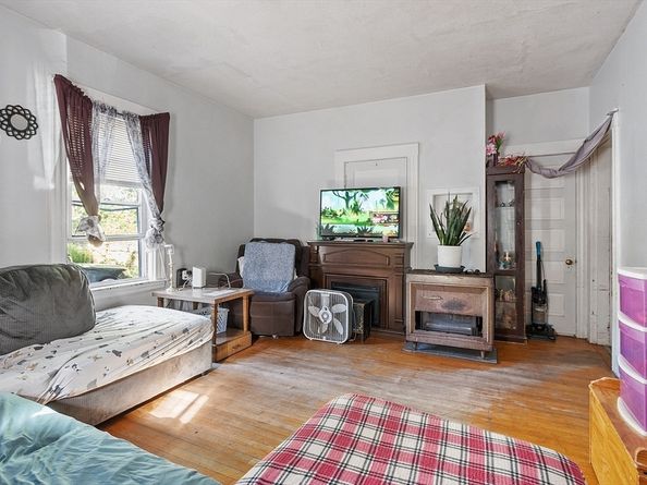 33-35 Omena Pl, Fitchburg MA 01420