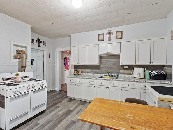 33-35 Omena Pl, Fitchburg MA 01420