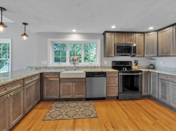 43 Mountain Brook Rd, Sturbridge MA 01566