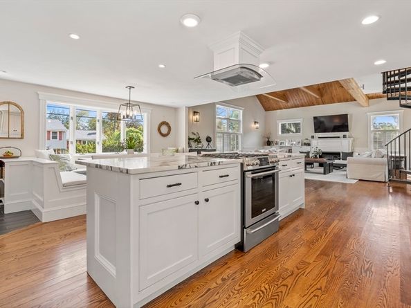 11 Crowley Rd, Burlington MA 01803