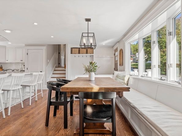 11 Crowley Rd, Burlington MA 01803