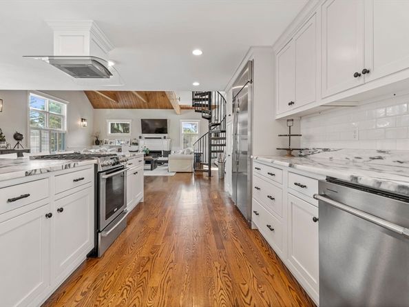 11 Crowley Rd, Burlington MA 01803