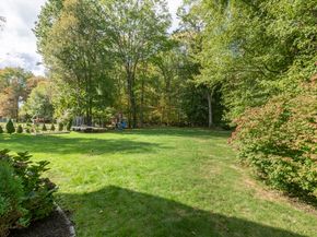 11 Crowley Rd, Burlington MA 01803