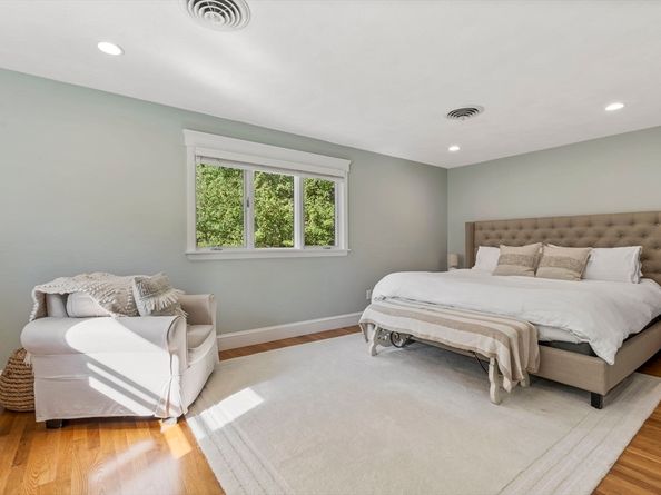 11 Crowley Rd, Burlington MA 01803