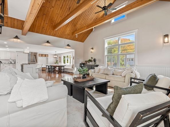 11 Crowley Rd, Burlington MA 01803
