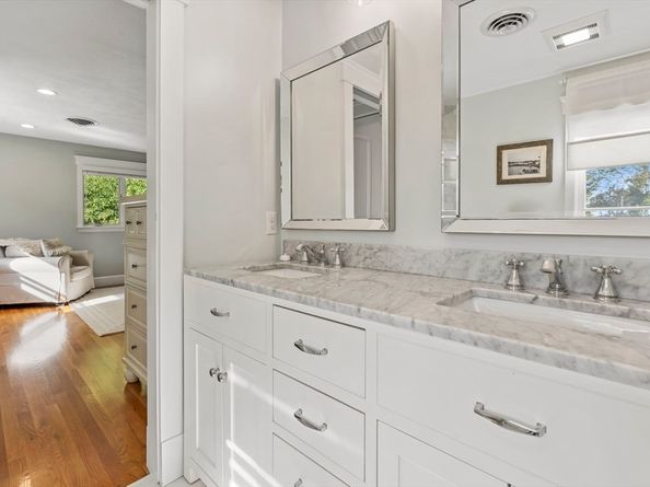 11 Crowley Rd, Burlington MA 01803