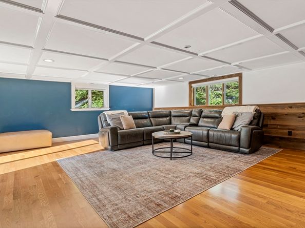 11 Crowley Rd, Burlington MA 01803