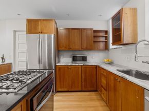 24 Fayette St, Boston MA 02116