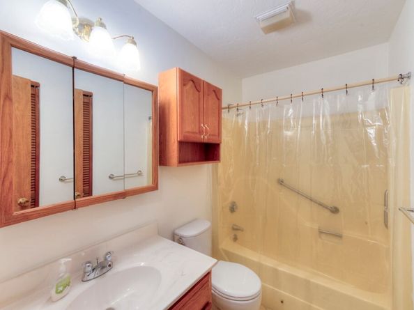 340 Sunderland Rd 23, Worcester MA 01604
