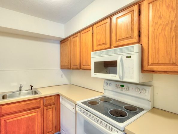 340 Sunderland Rd 23, Worcester MA 01604