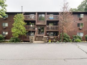 340 Sunderland Rd 23, Worcester MA 01604